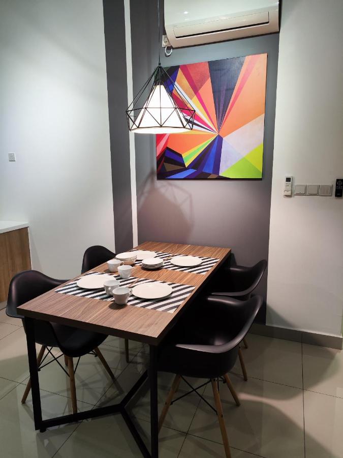 Twin Galaxy Newly Renovated And Cozy 2bedroom Free Carpark Wifi Netflix * Johor Bahru